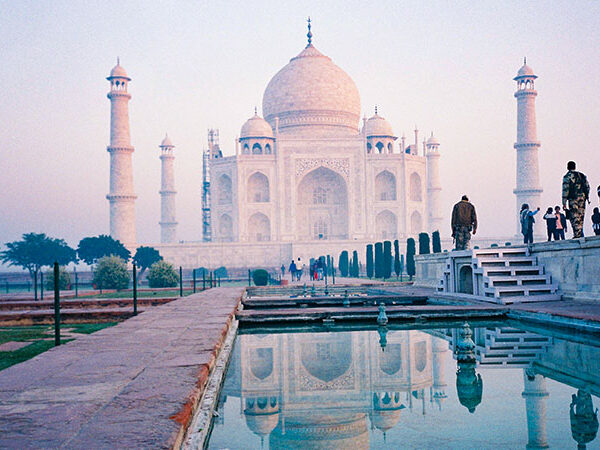 india-spiritual-tour-with-taj-mahal